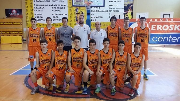 Pau Puigcerver con el Valencia Básket