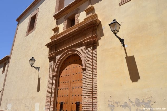 side access door to the Augustinian church
