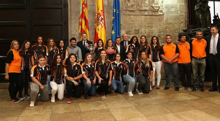 Puig con la Selección Valenciana Sub 18 de Rugby Femenino