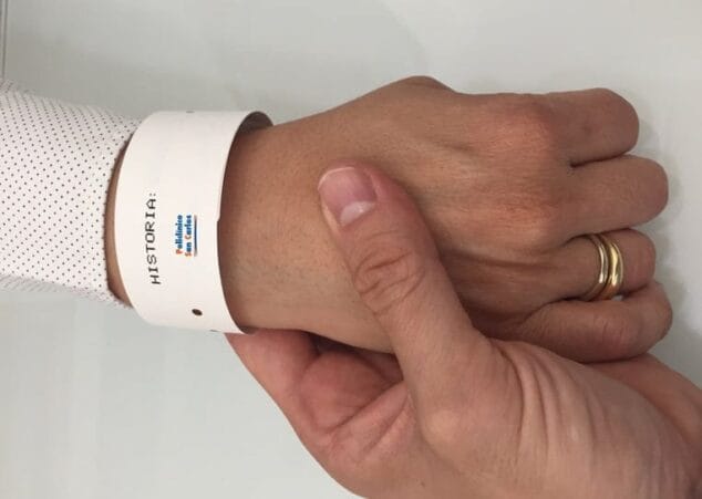 pulseras para el paciente en policlinico san carlos