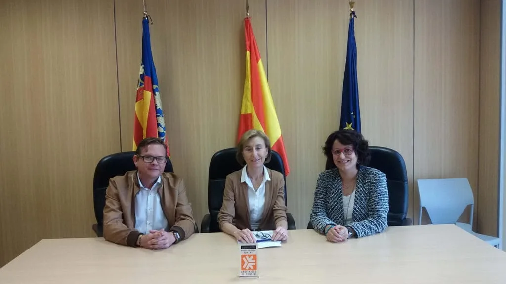 Dénia quiere resolver las reclamaciones sobre alojamiento de los turistas antes de que finalicen sus vacaciones 1 Reunión de la OMIC Dénia en Benidorm