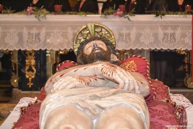 carving of the holy blood in the church of loreto in denia