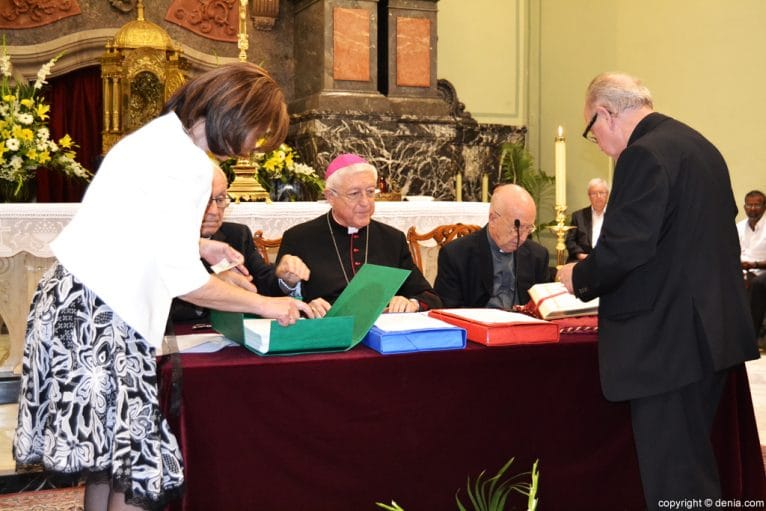 Clausura del proceso diocesano de beatificación del Pare Pere - Entrega de los documentos
