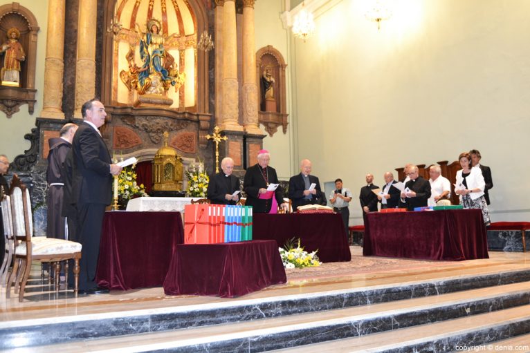 Abschluss des Seligsprechungsprozesses der Diözese von Pare Pere - Altar