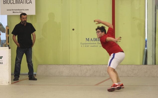 alex jugador del cpv denia campeon juvenil