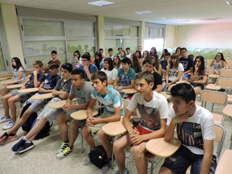 Alumnos del curso de formación de conductores de ciclomotor