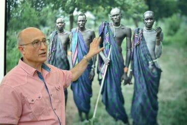 castro prieto inaugura una exposicion en el hospital de denia