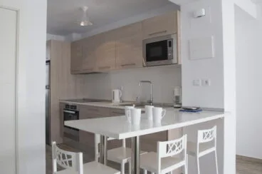 Cocina abierta Gavines de Quality Rent a Villa