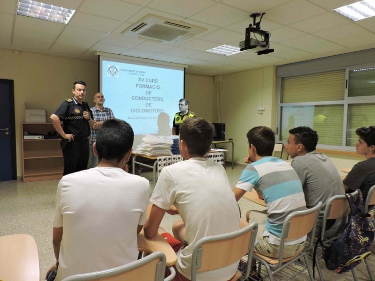 Curso de formación de conductores de ciclomotor en Dénia