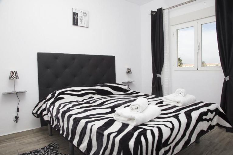 Dormitorio Zebra en Gavines Quality Rent a Villa