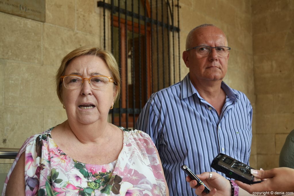 Elisabet Cardona lee el manifiesto del Día de la Diversidad Sexual