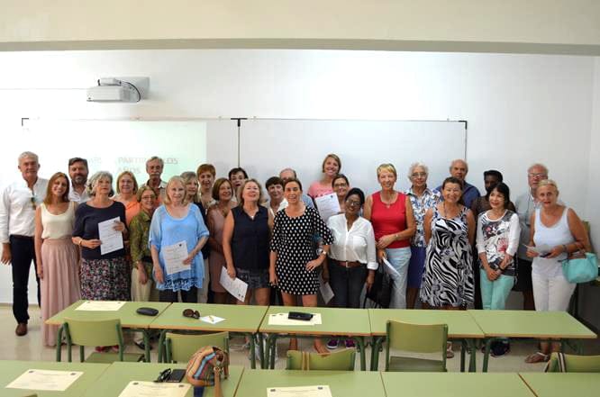 Casi 300 estudiantes mayores de 55 años finalizan los cursos de la UNED Senior 1 Entrega de diplomas en la UNED Senior