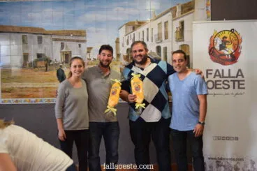 entrega de un detalle a los cocineros