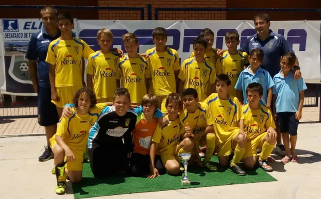 El equipo Benjamín 'A' de la Escuela Municipal de fútbol fue campeón Provincial 3 Equipo FB Dénia Alevín D