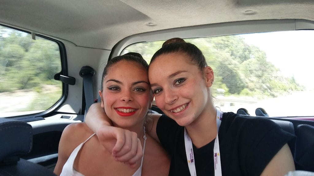 Las gimnastas Gal.la Gallo y Lourdes Miralles estuvieron entre las mejores de España 1 Gal.la Gallo y Lourdes Miralles sonrientes
