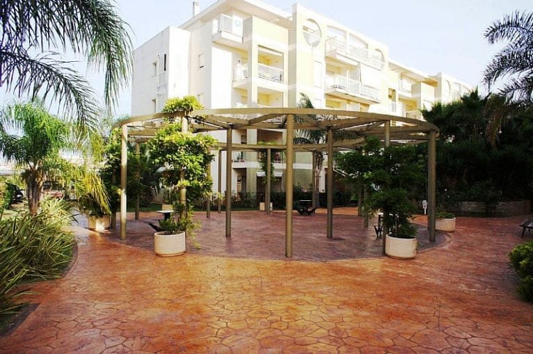 Jardín de la urbanización Euroholding