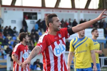 javi vistiendo la camiseta del cd javea