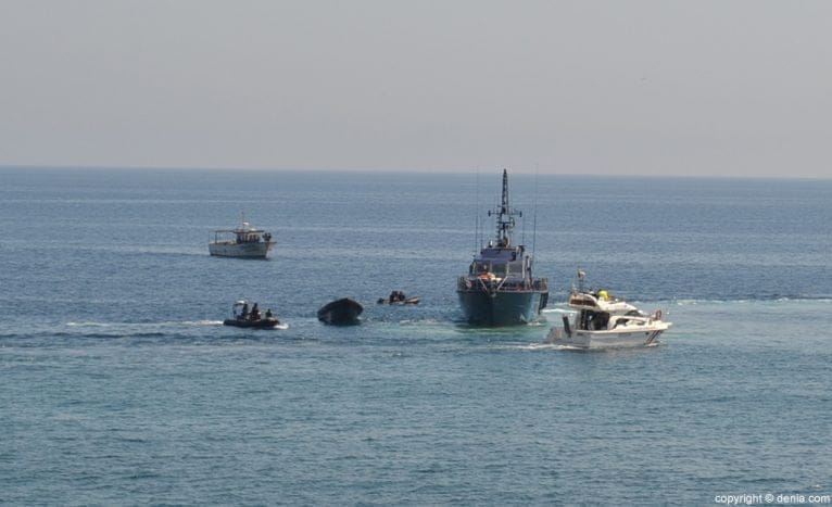 Labores de búsqueda en la playa de Dénia