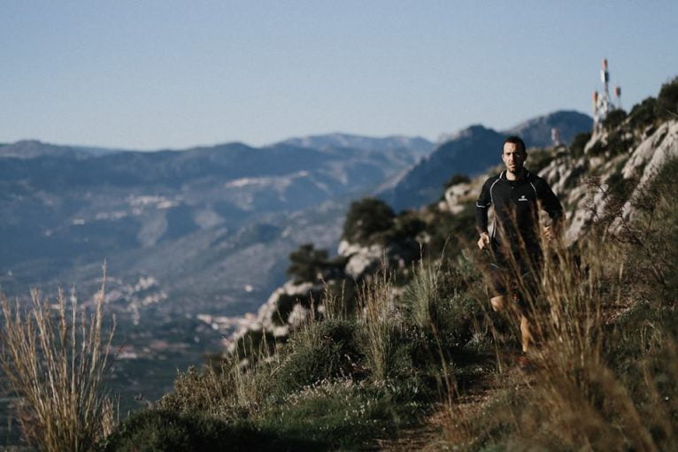 Marc Bañuls corriendo por la montaña