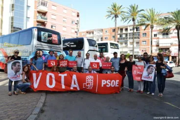 psoe de alicante en la parada de autobuses de denia