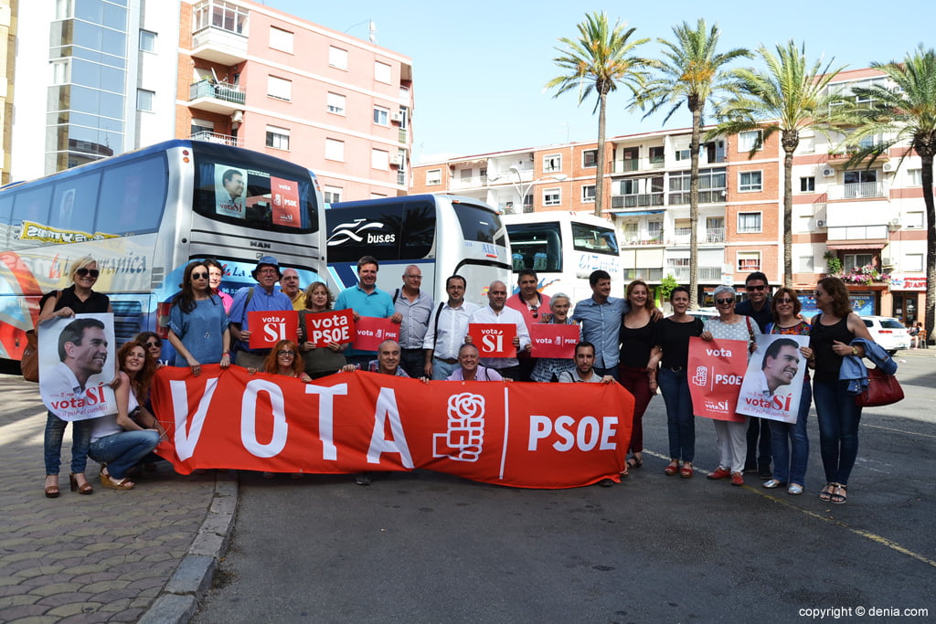PSOE de Alicante en la parada de autobuses de Dénia