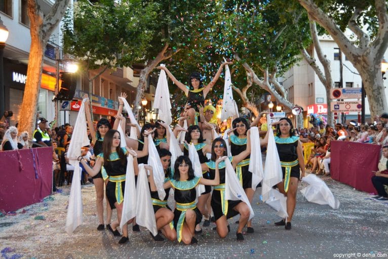 Carrozas Dénia 2016 - comparsa falla Darrere del Castell