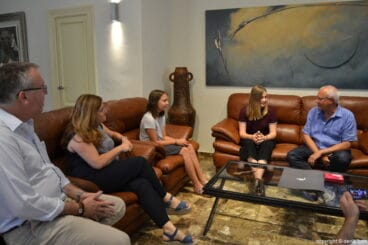 Recepción a Victoria French y sus familiares en el despacho del alcalde