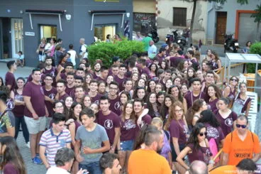 Reparto de cocas en las fiestas de Dénia – Quintos 2016