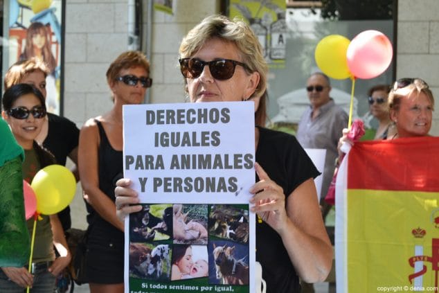 06 concentracion anti taurina en denia defensa de los derechoss de los animales
