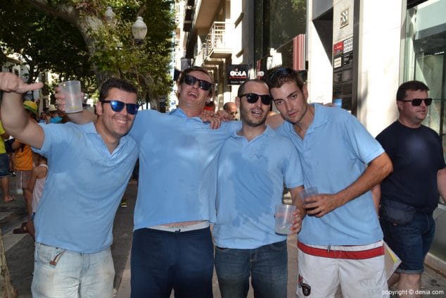 06 primer dia de fiestas de denia 2016 grupo de amigos