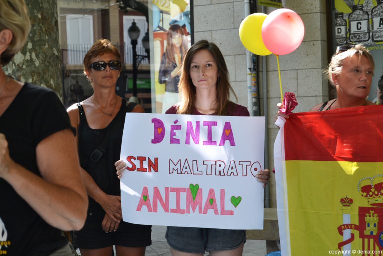 Concentración anti taurina en Dénia - Dénia sin maltrato animal