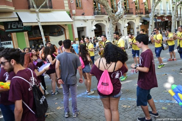08 entrada de toros denia animacion en la calle campos