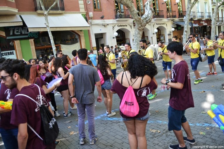 Entrada de toros Dénia - animación en la calle Campos
