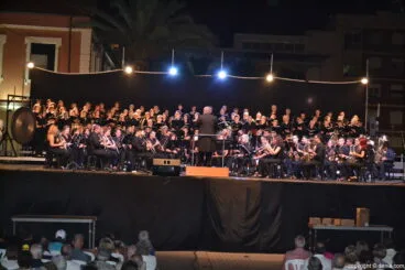 09 Agrupació Artística Musical de Dénia y Coro Navarro Reverter