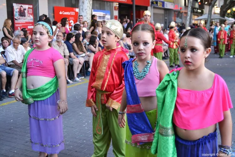 Carrozas Dénia 2016 - Comparsa infantil falla Centro