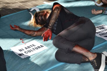 Concentración anti taurina en Dénia – Participantes en la performance