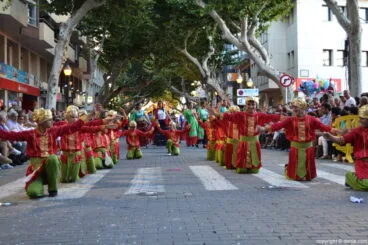 Carrozas Dénia 2016 – Comparsa infantil falla Centro