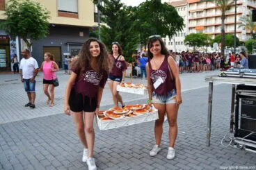 Reparto de cocas – Fiestas Dénia 2016