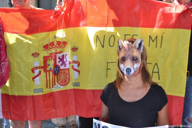 14 concentracion anti taurina en denia manifestantes en la performance
