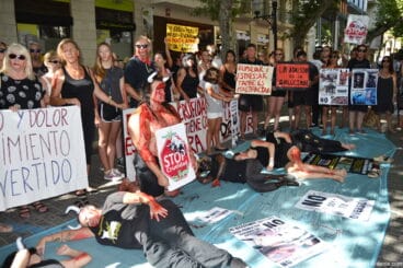 Concentración anti taurina en Dénia – Protesta contra el maltrato animal