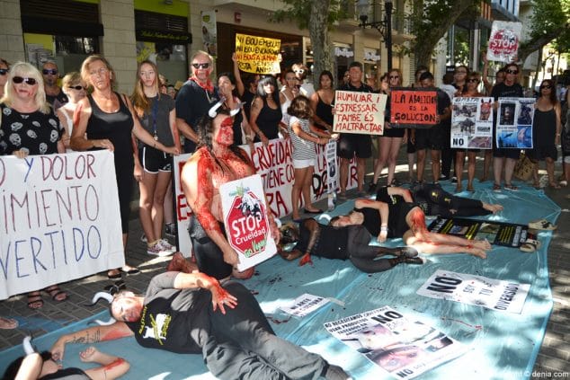 15 concentracion anti taurina en denia protesta contra el maltrato animal