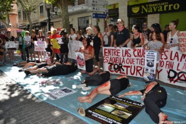 Concentración anti taurina en Dénia – performance