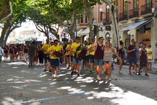 18 entrada de toros denia quintos con la charanga