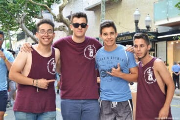 Entrada de toros Dénia – Quintos animando en la calle Campos