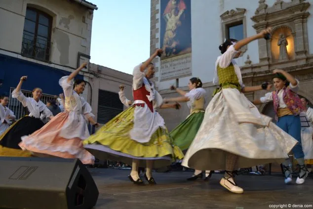 Dianium Dansa y Ras i Pla protagonizaron el XXII Aplec de Danses de Dénia 21 19 xxii aplec de danses de denia bailes de dianium dansa