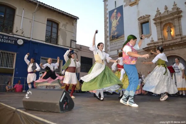 Dianium Dansa y Ras i Pla protagonizaron el XXII Aplec de Danses de Dénia 22 20 xxii aplec de danses de denia drupo dianium dansa