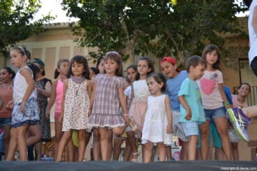 Jugant amb la diversitat – niños en el escenario