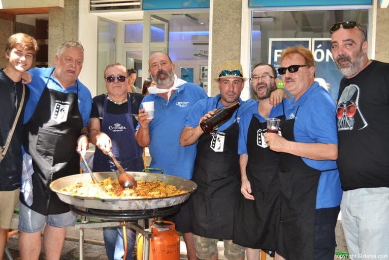 Exhibición de paellas - filà Amiries