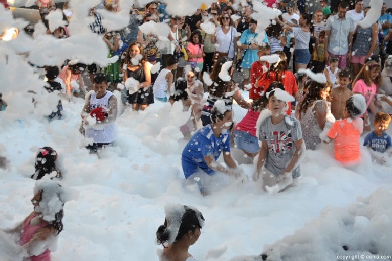 Jugant amb la diversitat - Niños en la fiesta de la espuma