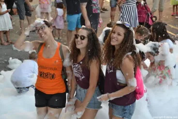 Jugant amb la diversitat – Quintos en la fiesta de la espuma